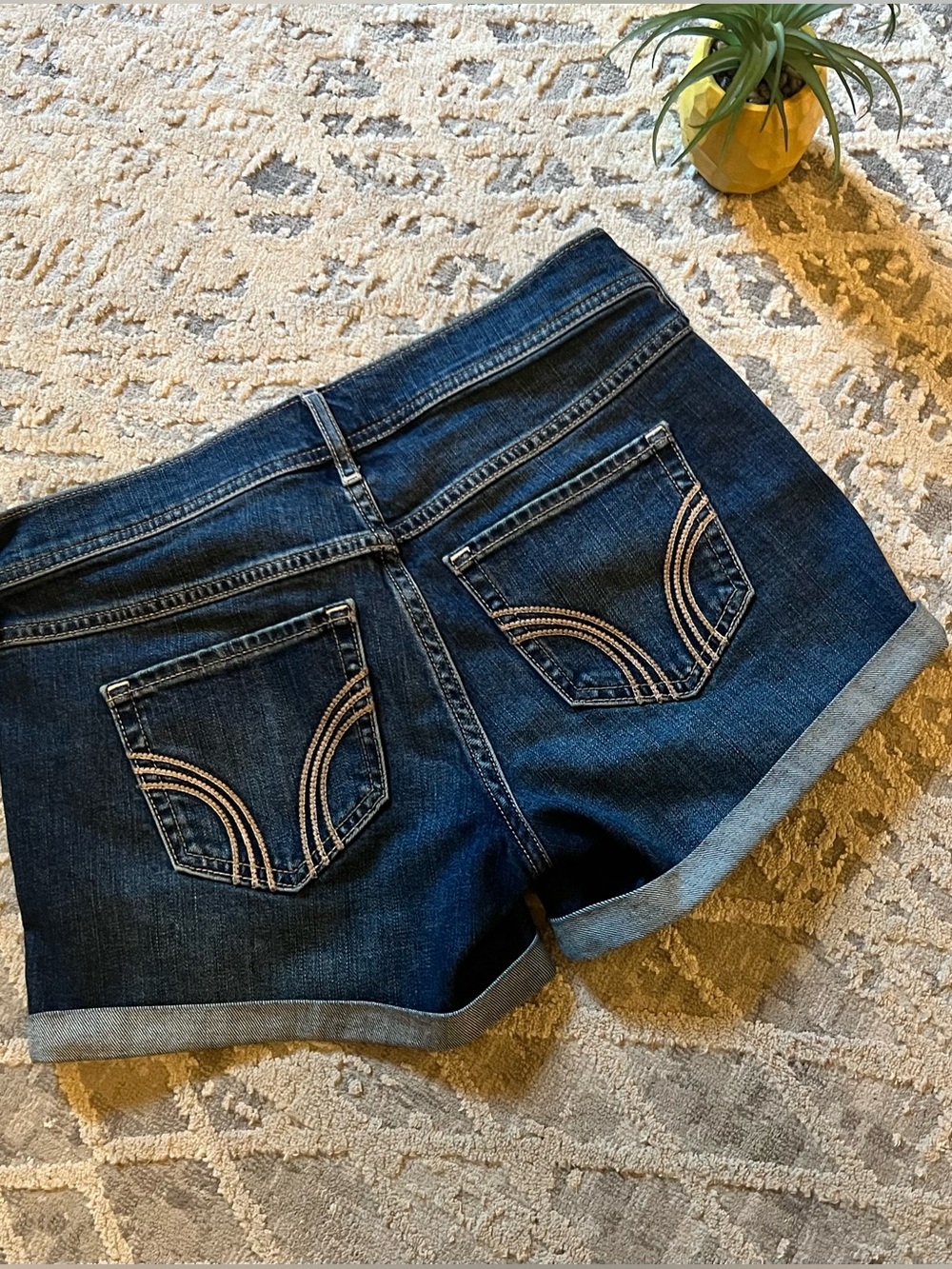 Hollister Blue Denim Women’s Rolled Hem Shorts - size 3/26